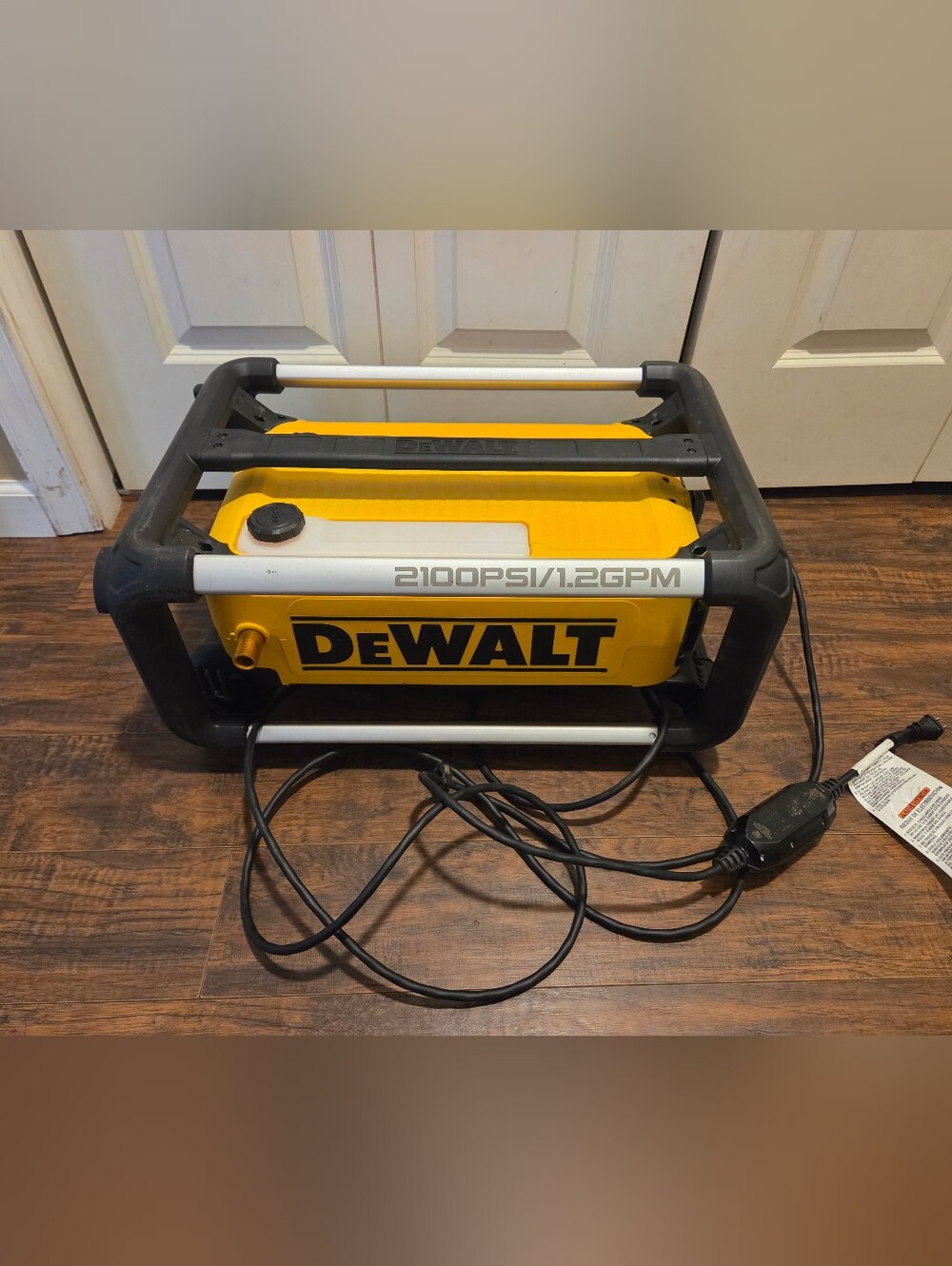 DEWALT DWPW2100 2100 PSI 1.2 GPM 13 Amp Electric Pressure Washer w/ Storage 0002
